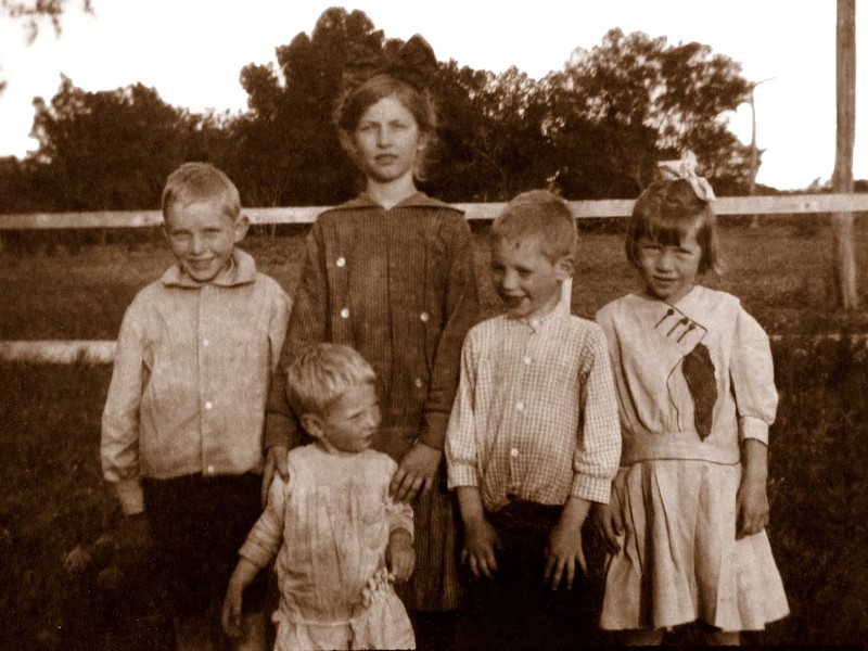 Fuchs kids at the Marble Falls town house, 1914 Fuchs kids at the Marble Falls town house, 1914